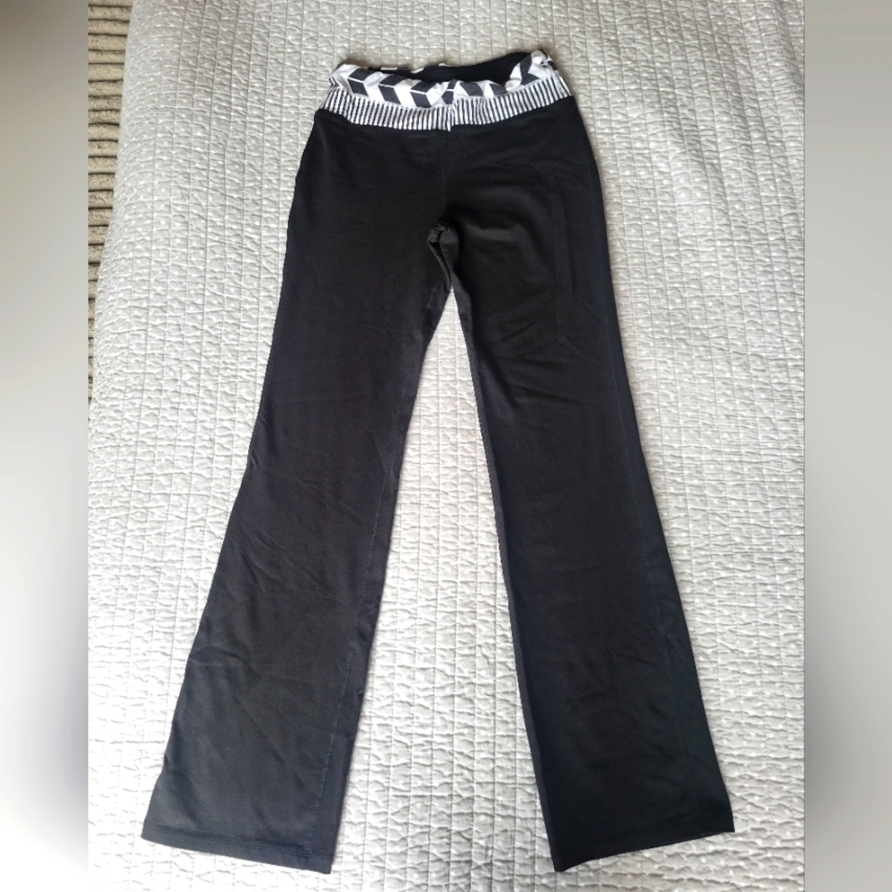 Like New. Size 6 Old School Lululemon Pants.